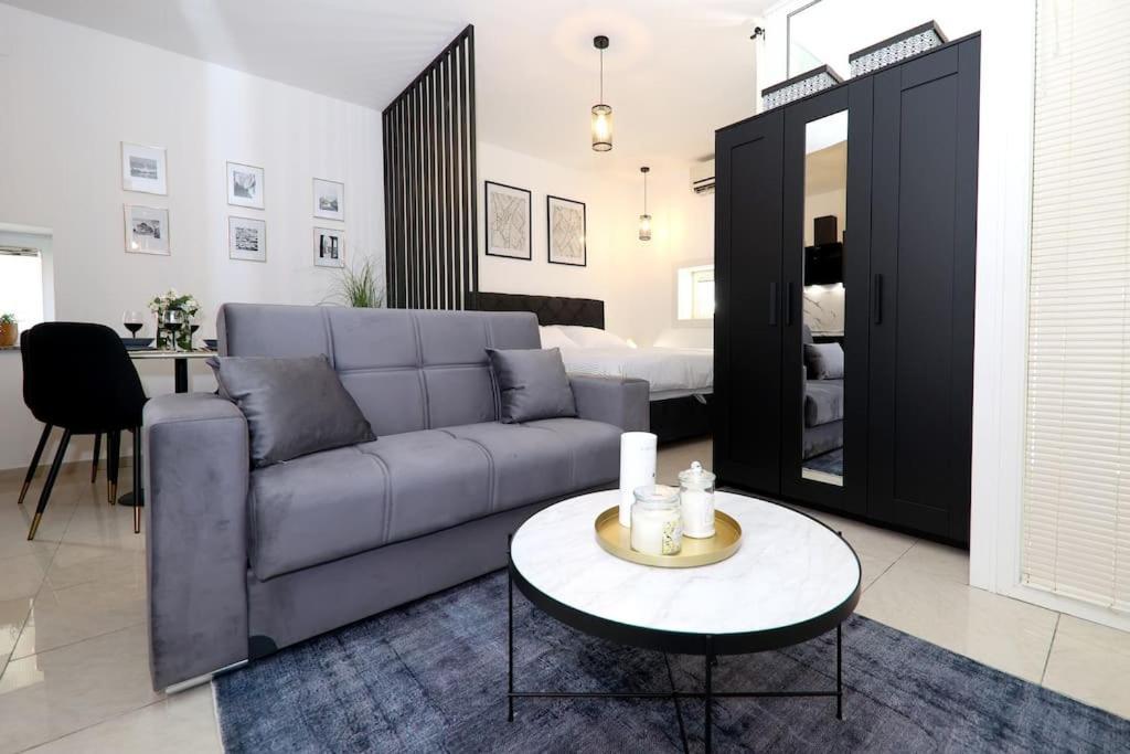 “Minipalais” Apartment In The Heart Of Zara Esterno foto