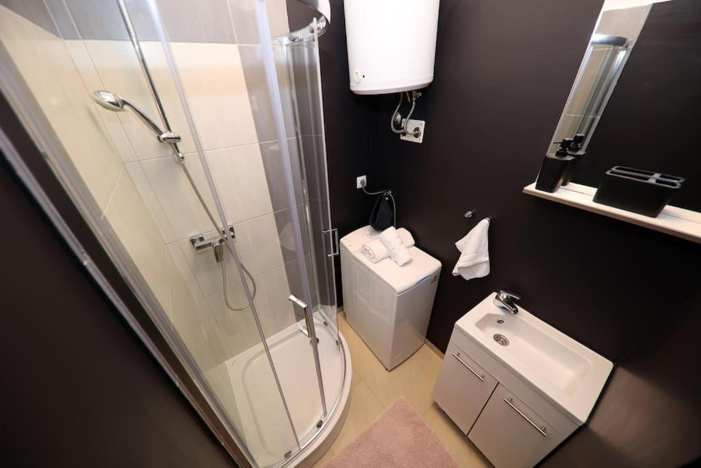 “Minipalais” Apartment In The Heart Of Zara Esterno foto