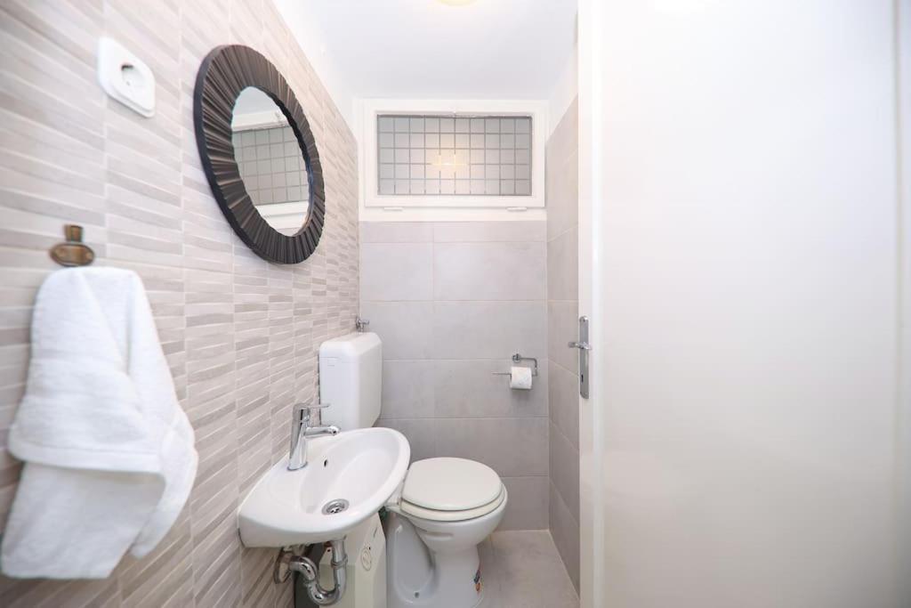 “Minipalais” Apartment In The Heart Of Zara Esterno foto