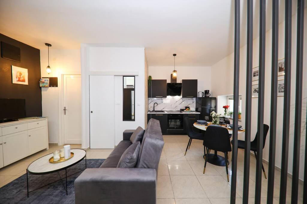 “Minipalais” Apartment In The Heart Of Zara Esterno foto