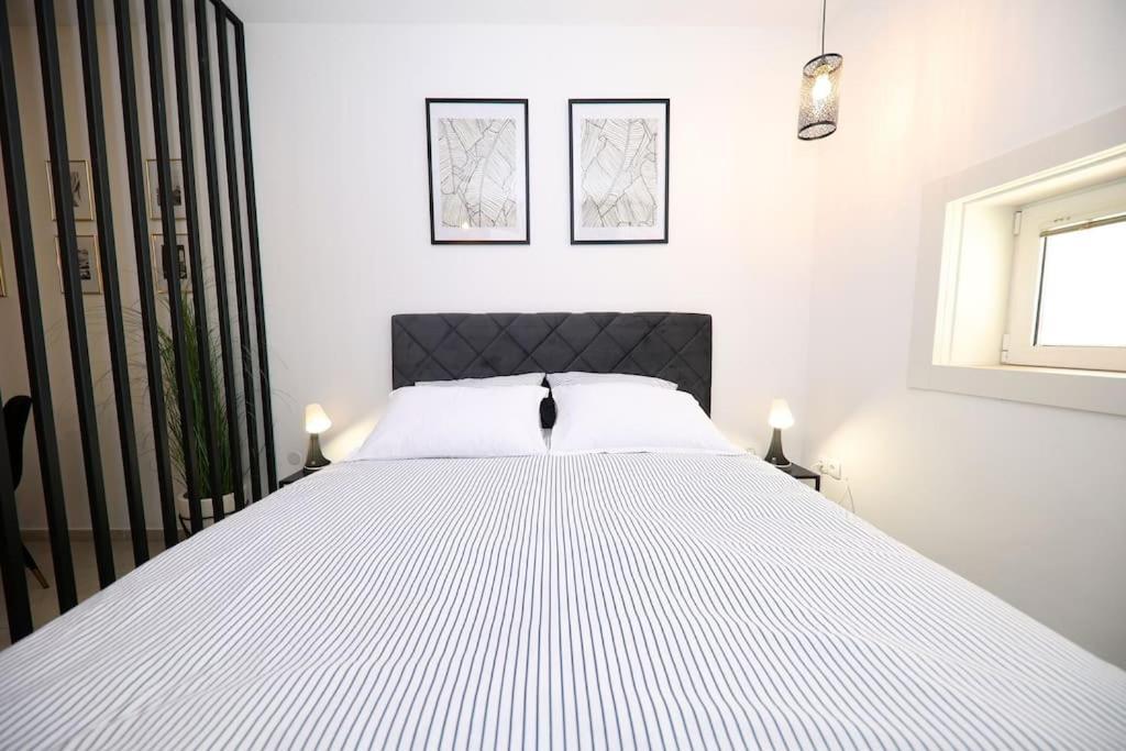 “Minipalais” Apartment In The Heart Of Zara Esterno foto
